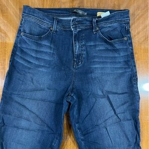 Level 99 Cropped Jeans with Zipper detail